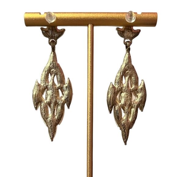 🤯5/$20🤯 White And Cream Color Diamond Shaped Dangle Earrings - Picture 3 of 4